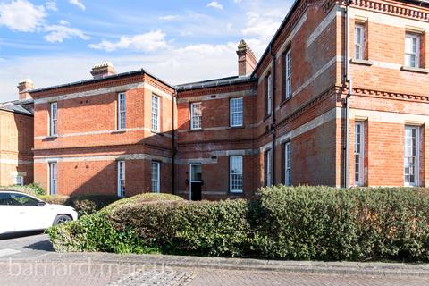 2 bedroom ground floor flat for sale, Sandy Mead, EPSOM