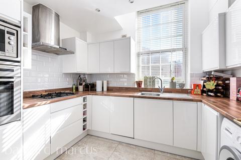 2 bedroom ground floor flat for sale, Sandy Mead, EPSOM