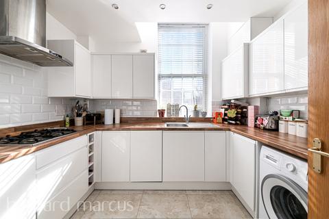 2 bedroom ground floor flat for sale, Sandy Mead, EPSOM