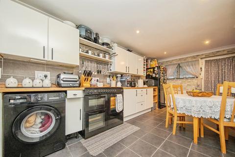 3 bedroom terraced house for sale, Hawthorn Road, Great Cornard, Sudbury