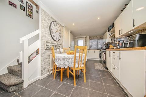 3 bedroom terraced house for sale, Hawthorn Road, Great Cornard, Sudbury