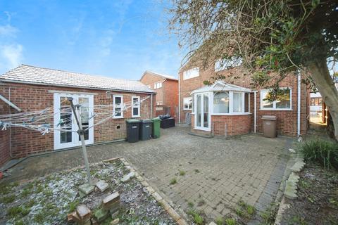 4 bedroom detached house for sale, Capron Road, Luton