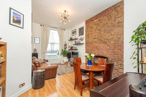 2 bedroom flat to rent, Englands Lane, London NW3