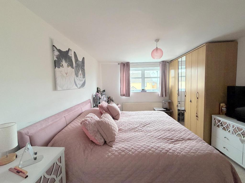 Bedroom ( front)
