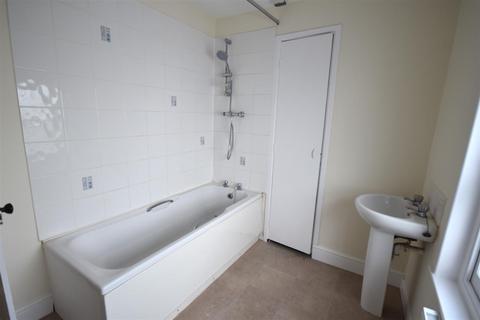 2 bedroom house to rent, Oxford Road, Manningtree CO11