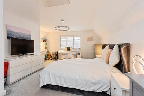 4 bedroom semi-detached house for sale, Renfields, Haywards Heath