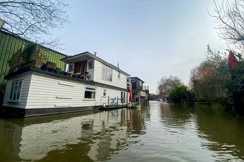undefined, Strawberry Vale, Twickenham TW1