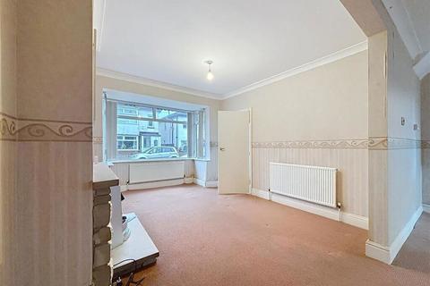 3 bedroom semi-detached house for sale, Desmond Avenue, Hornsea, East Riding of Yorkshire, HU18 1AF
