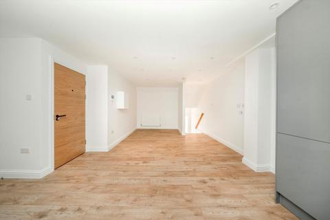 2 bedroom flat to rent, Kew Road, Richmond TW9