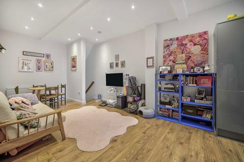 2 bedroom flat to rent, Kew Road, Richmond TW9