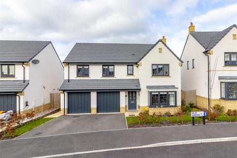 4 bedroom detached house for sale, Keldy Gardens, Bramhope