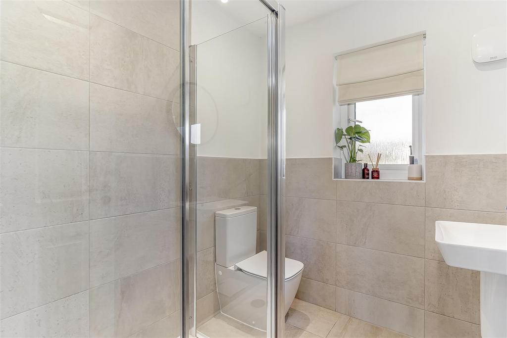 Master Bedroom Ensuite.jpg