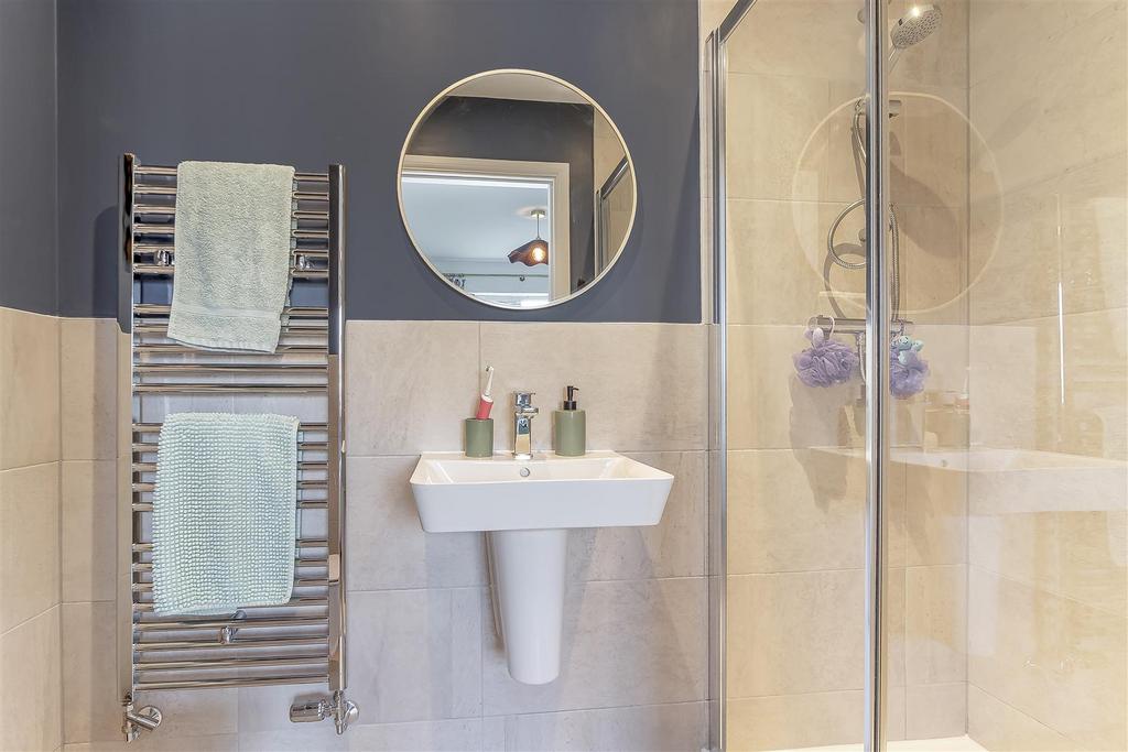 Bedroom 3 Ensuite.jpg