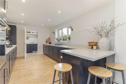 4 bedroom detached house for sale, Keldy Gardens, Bramhope