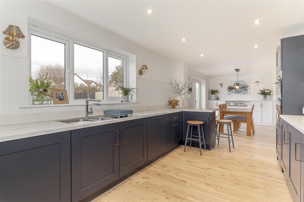 Dining Kitchen - F.jpg