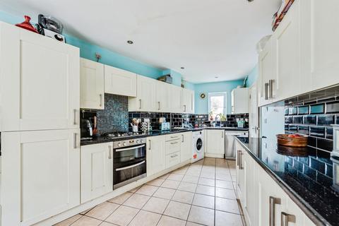 5 bedroom terraced house for sale, Elmhurst Way, CARTERTON