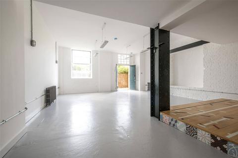 2 bedroom property to rent, Morris Road, London E14