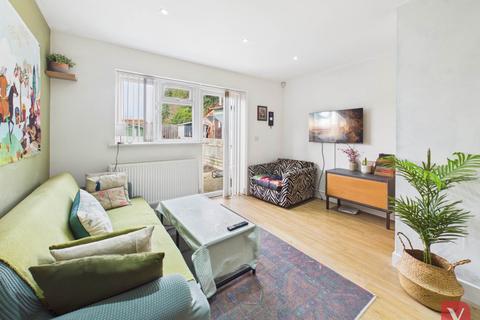 2 bedroom terraced house for sale, Thornhill Place, Luton LU4
