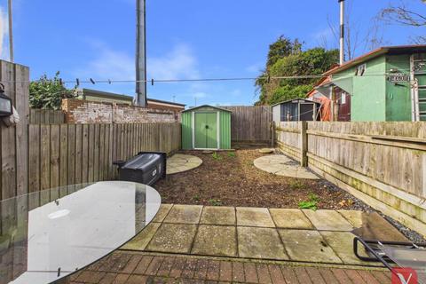 2 bedroom terraced house for sale, Thornhill Place, Luton LU4