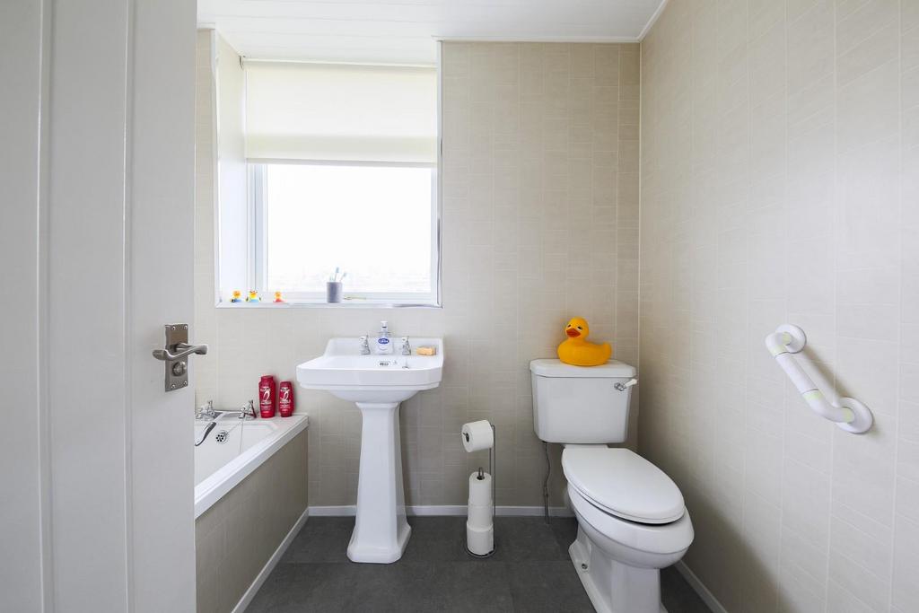 Family bathroom.jpg