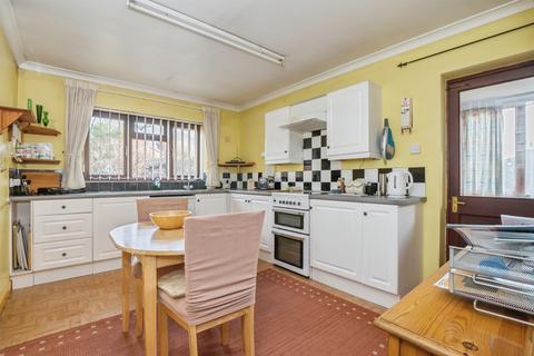 2 bedroom detached house for sale, Manor Farm Road, Southampton