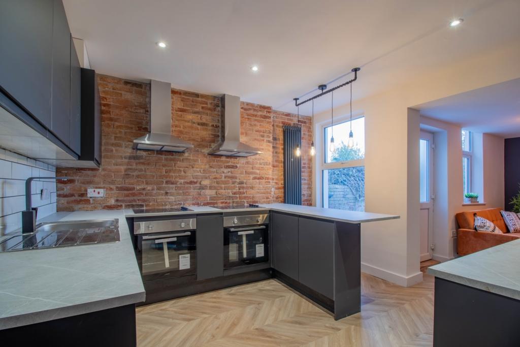 Lrg kitchen