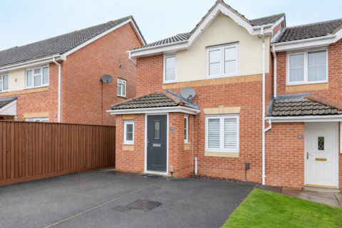 3 bedroom end of terrace house for sale - Slessor Road, York YO24