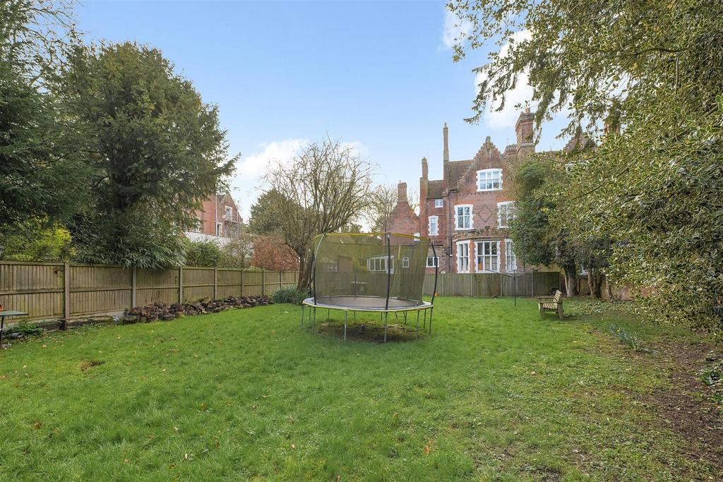 New Dover Road, Canterbury