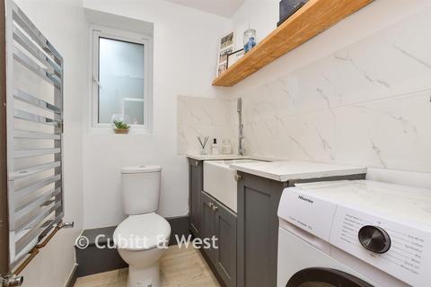 3 bedroom terraced house for sale, Chequers Lane, Banstead KT20
