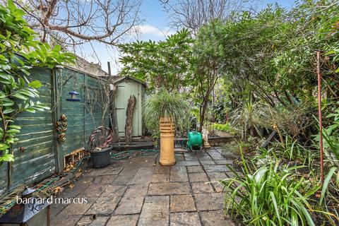 2 bedroom flat for sale, Lansdowne Way, London