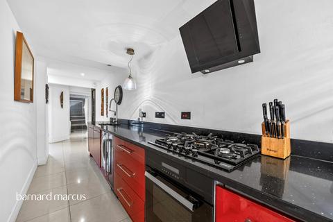 2 bedroom flat for sale, Lansdowne Way, London
