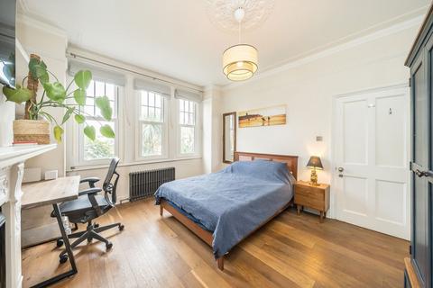 2 bedroom flat for sale, Weir Road, London SW12