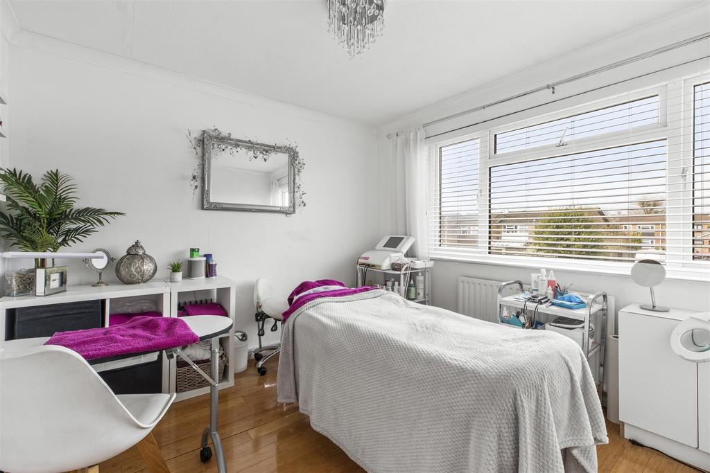 7 Cypress Walk, HP15 7 RF-1.jpg