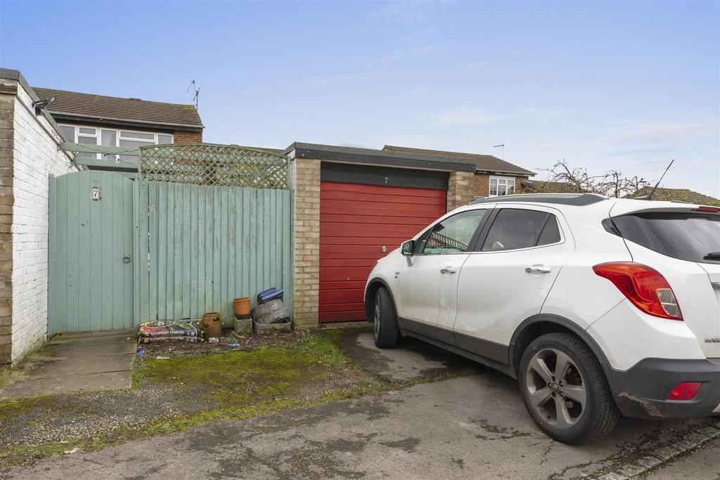 7 Cypress Walk, HP15 7 RF-12.jpg