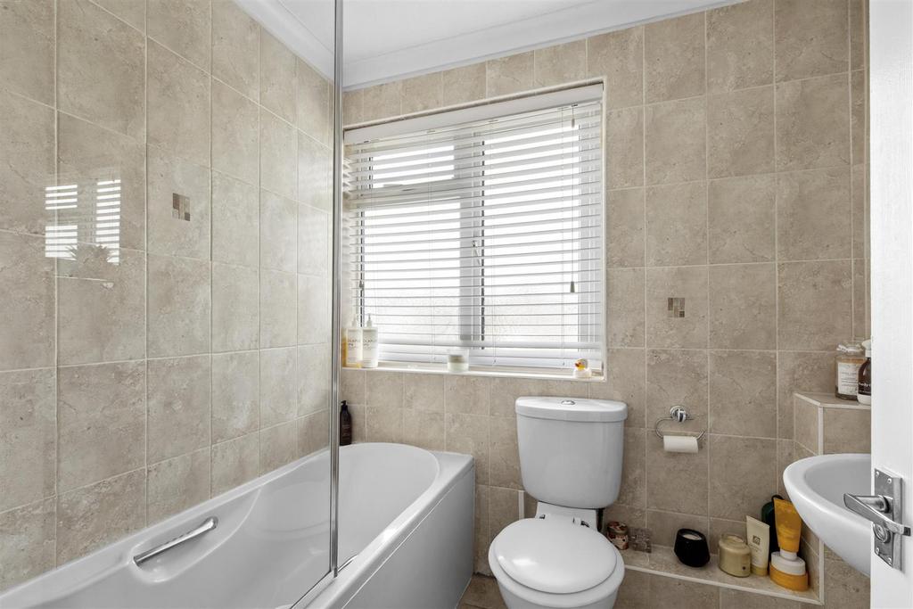 7 Cypress Walk, HP15 7 RF-4.jpg