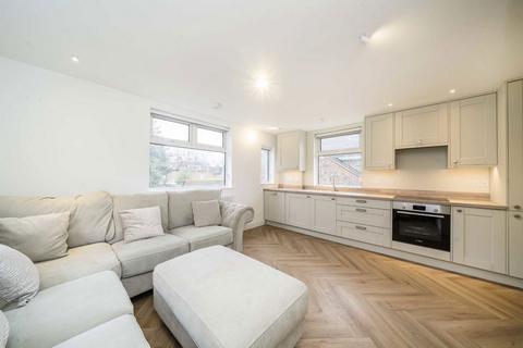 2 bedroom flat to rent, Ellesmere Road, London W4