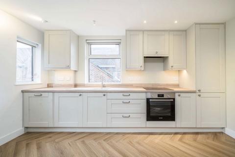 2 bedroom flat to rent, Ellesmere Road, London W4