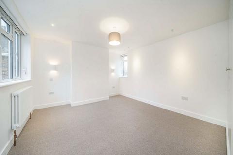 2 bedroom flat to rent, Ellesmere Road, London W4