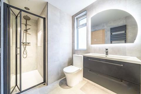 2 bedroom flat to rent, Ellesmere Road, London W4