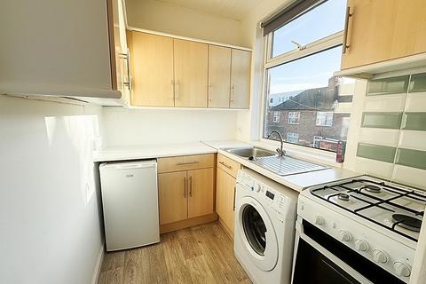 2 bedroom apartment to rent, David Street, Wallsend