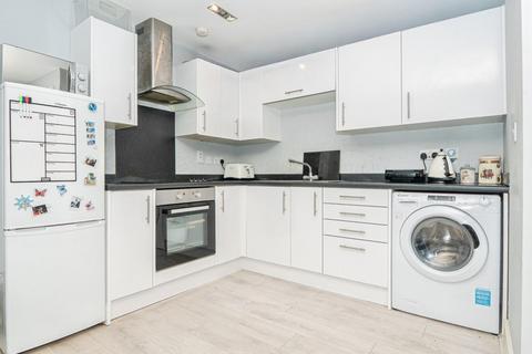 2 bedroom flat for sale, Stanningley Road, Leeds