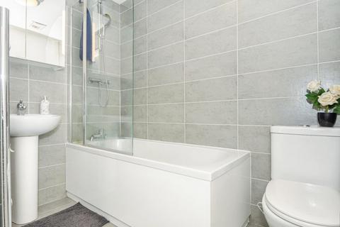 2 bedroom flat for sale, Stanningley Road, Leeds