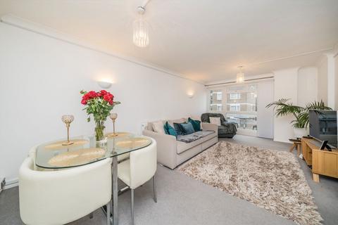 2 bedroom flat for sale, Mountcombe Close, Surbiton KT6