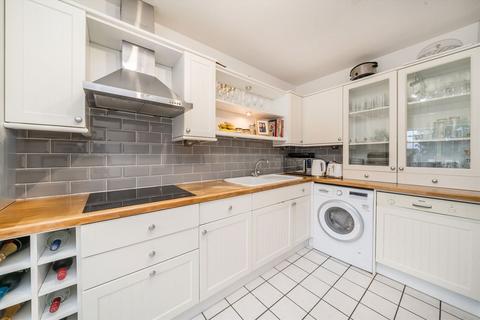 2 bedroom flat for sale, Mountcombe Close, Surbiton KT6