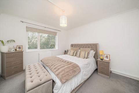 2 bedroom flat for sale, Mountcombe Close, Surbiton KT6