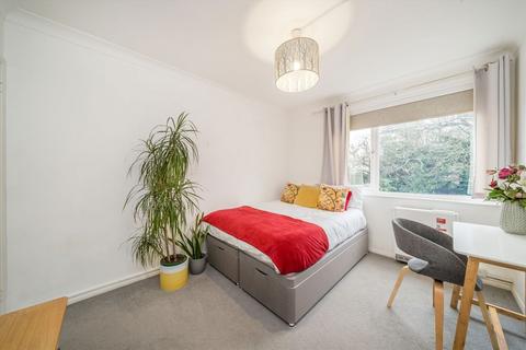 2 bedroom flat for sale, Mountcombe Close, Surbiton KT6