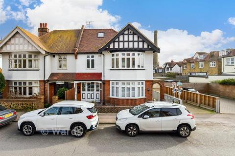 1 bedroom flat for sale, West Cliff Avenue, Broadstairs, Kent