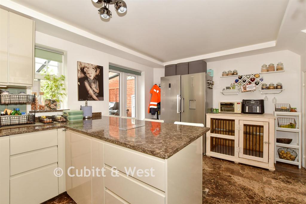 Kitchen/Dining Room