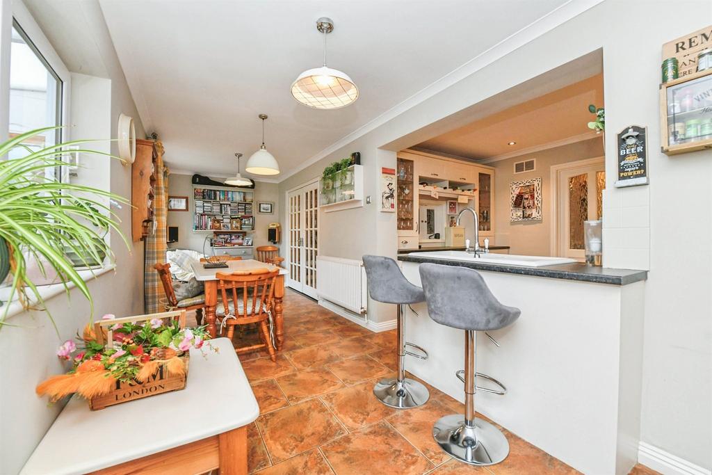 Family / Breakfast Room