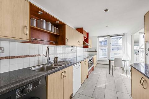 3 bedroom flat to rent, Smugglers Way, London SW18